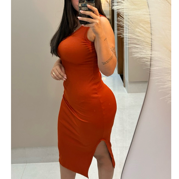 VESTIDO REGATA MIDI CANELADO RIBANA FENDA LATERAL CASUAL FEMININO CONFORTAVEL BLOGUEIRA COM ELASTANO TUBINHO VERÃO