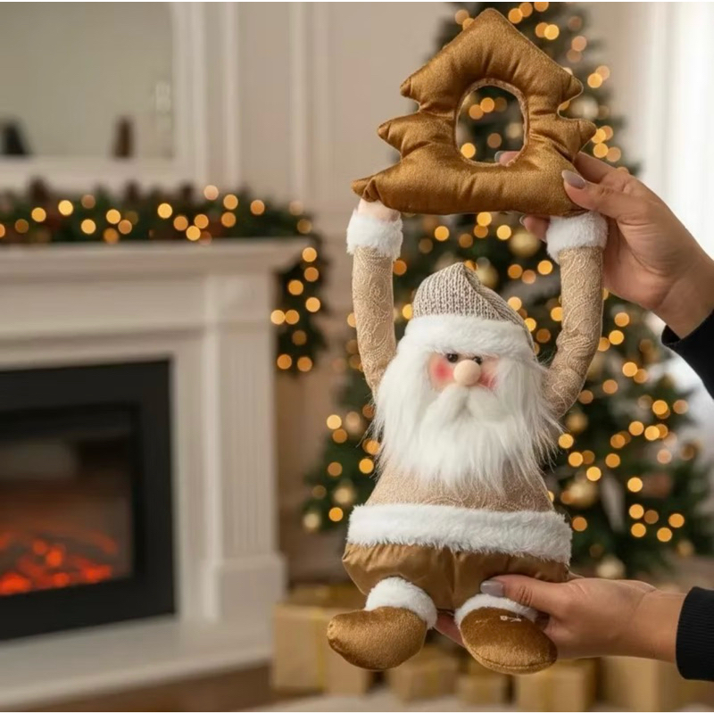 PAPAI NOEL ENFEITE LUXO | TAM.: 50X10CM | DECORAÇÃO NATALINA | PAPAI NOEL SENTADO | CINZA E DOURADO | ÁRVORE DE NATAL