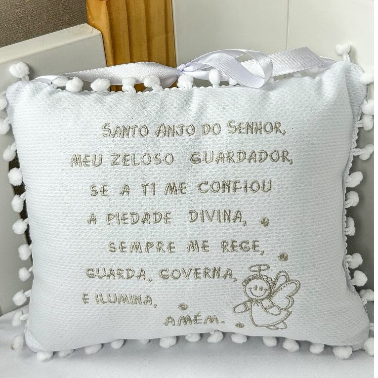 Almofada Decorativa Bordado Santo Anjo da Guarda Fendi - Decoração Quarto Bebê - Porta Maternidade - Almofada Infantil