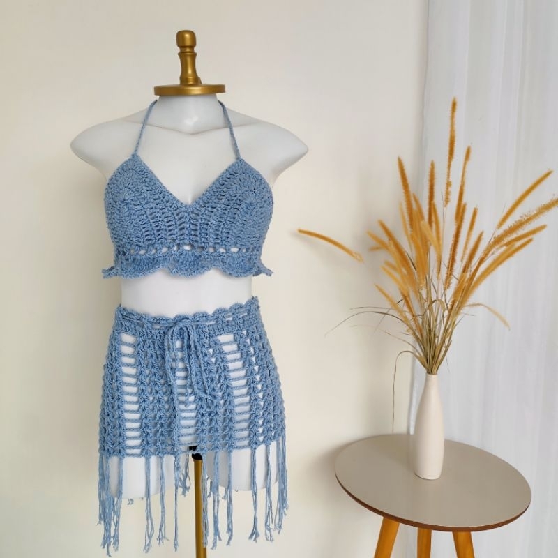 Conjunto feminino crochê cropped e saia com franja
