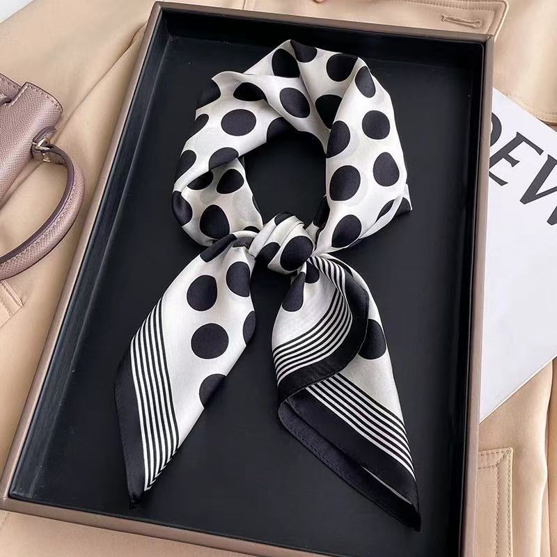 Lenço feminino elegante em cetim preto com estampa de bolinhas, 70x70 cm, pode ser usado no pescoço, no cabelo ou em uma em Oferta na Shopee