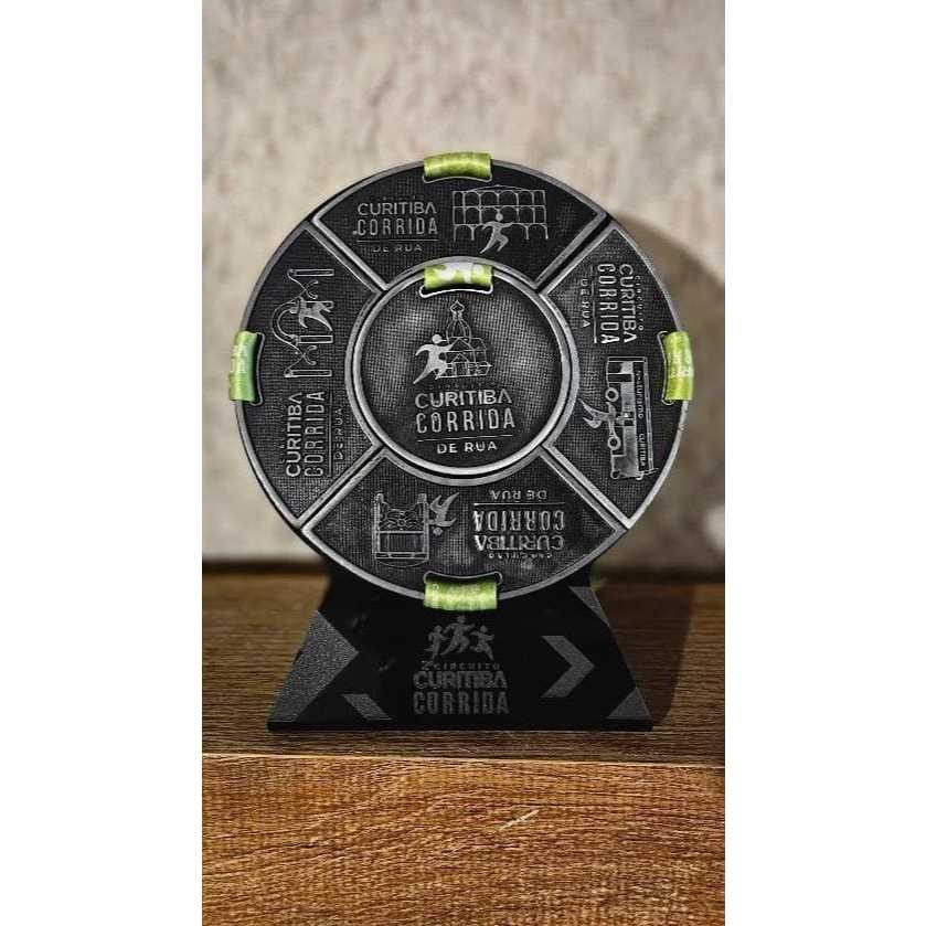 Suporte de Medalhas Circuito de Curitiba 2024 – Porta Medalhas Exclusivo para Corridas e Running