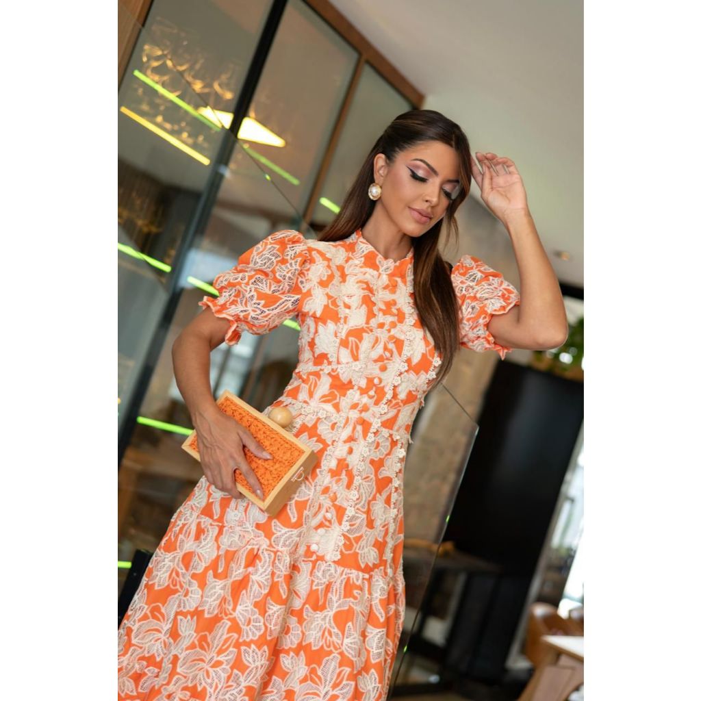 Detalhes do Vestido Valéria Maxi Midi em Algodão Bordado Richelieu com Botões Decorativos e Zíper nas Costas