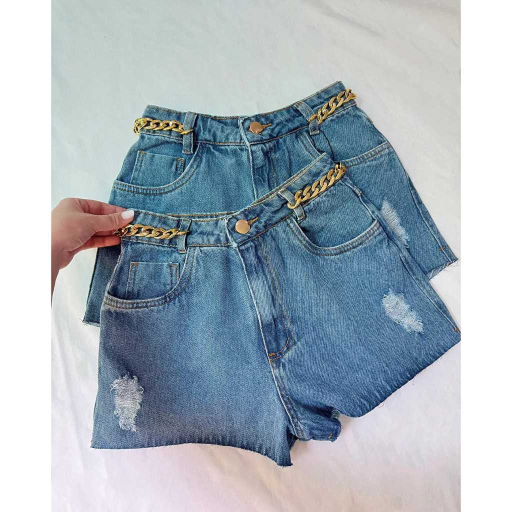 Short Jeans Feminino Cintura Alta com Corrente Dourada Destroyed
