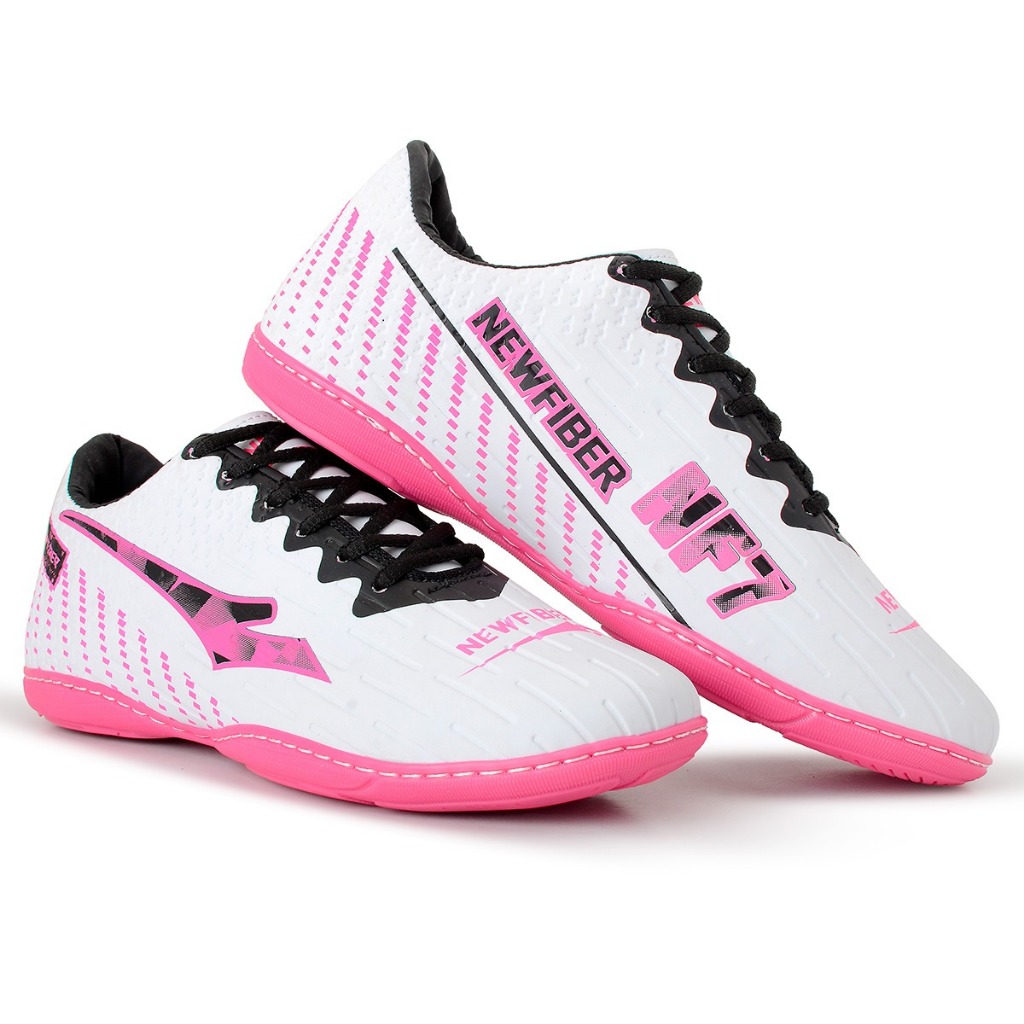 Chuteira Profissional – Cabedal Reforçado e Sola com Aderência Total