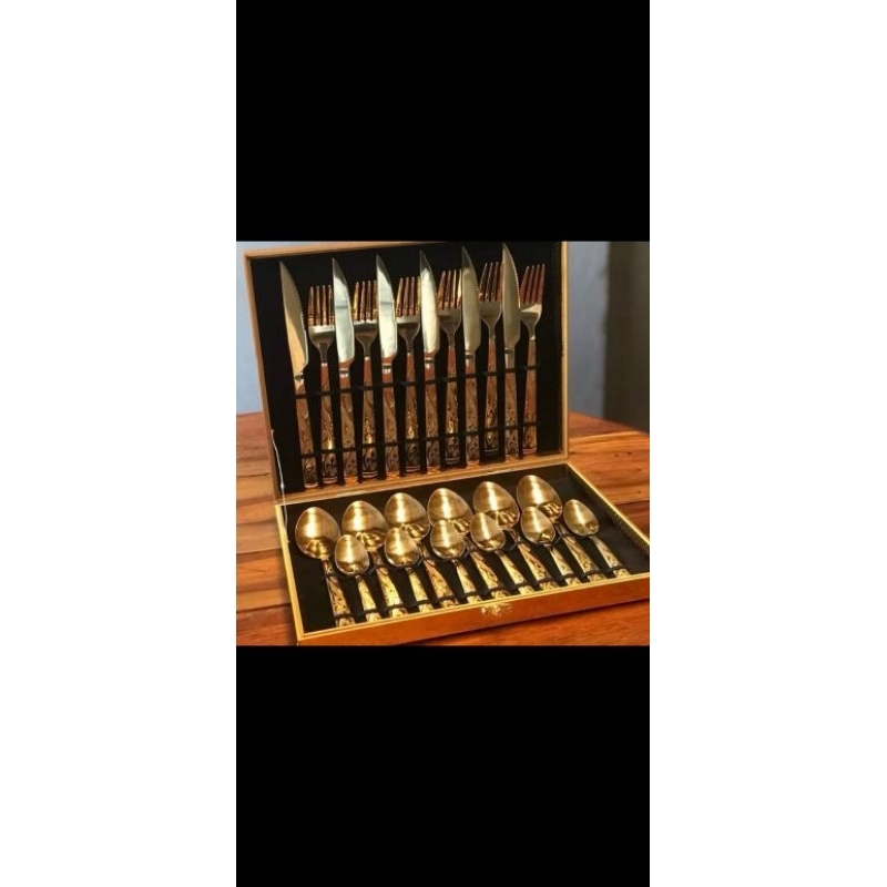 Kit faqueiro Maleta de Talheres Inox 24 peças Prata com Dourado ou Dourado.