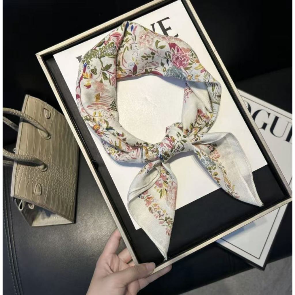 Lenço de seda fino 70x70, estampado, textura cetim, proteção solar em Oferta na Shopee