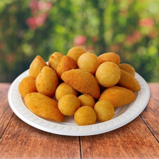 Prato Descartável raso branco 18cm com 20/50 e 100 unidades em Oferta na Shopee