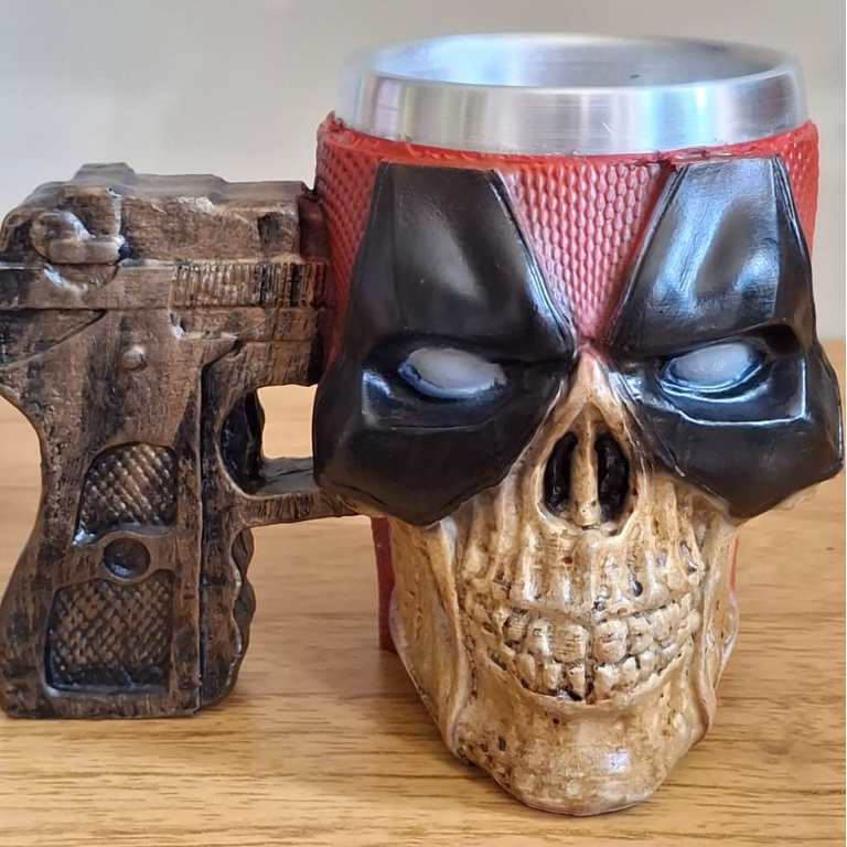 Caneca Deadpool Caveira Zumbi 3D Anti herói Deadpool e Wolwerine Marvel