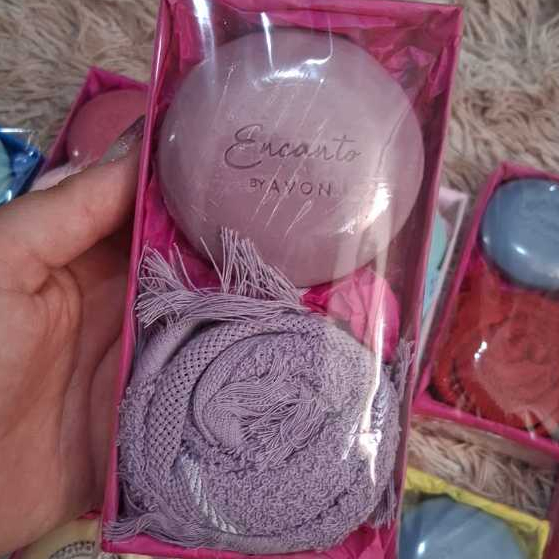 Kit Presente com Sabonete Avon e Toalha de Mão