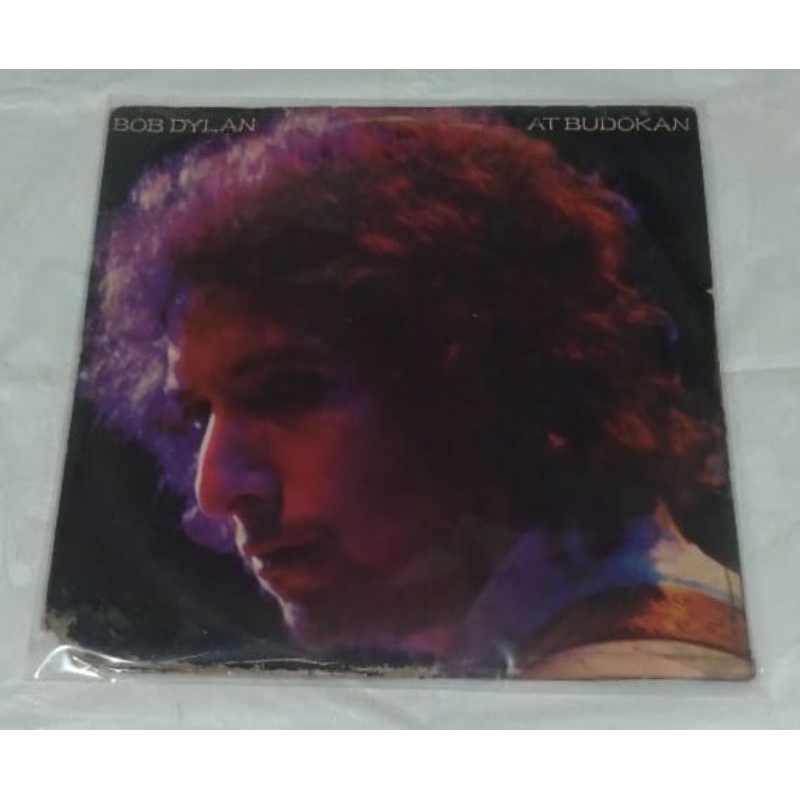 LP ( DUPLO) BOB DYLAN 1978 - BOB DYLAN AT BUDOKAN ( CAPA COM DESGASTE DE USO)