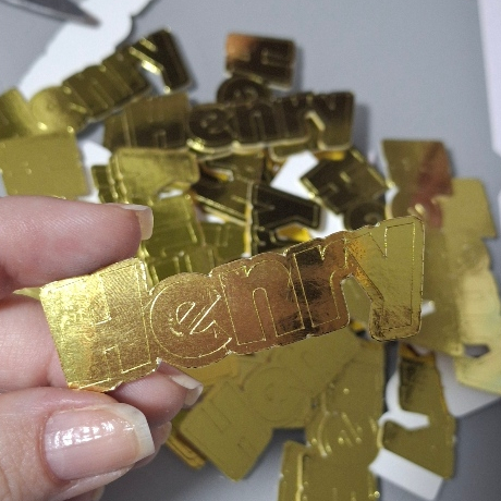 Aplique Nome Personalizado Dourado em Papel Lamicote 5cm |  Decoração e Lembrancinhas