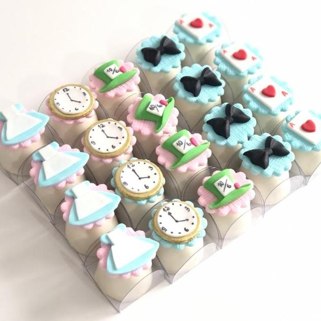 Kit apliques Alice no país das maravilhas Pasta Americana- Confeitos de Açucar bombom personalizados