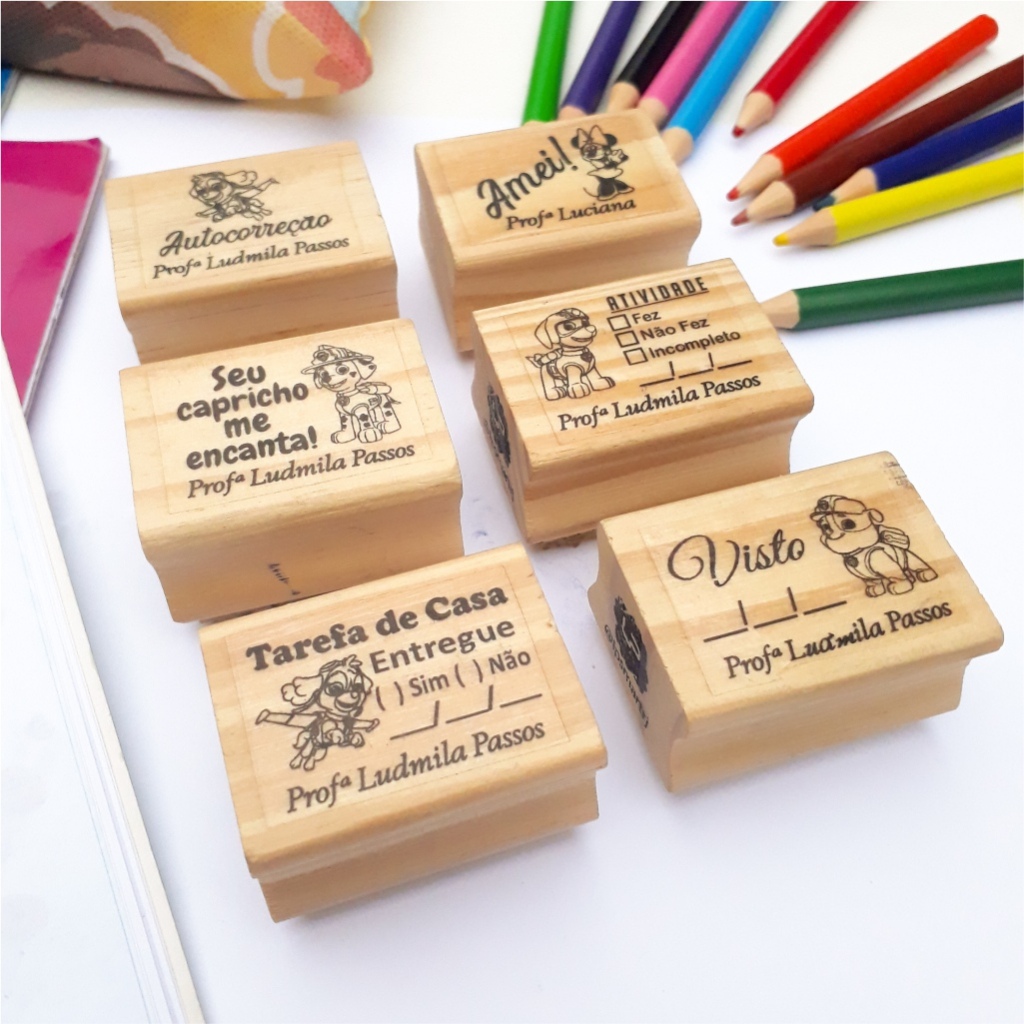Kit 6 Carimbos Pedagógicos Personalizados Artesanais madeira 3cm x 4cm para professor professora escola em Oferta na Shopee