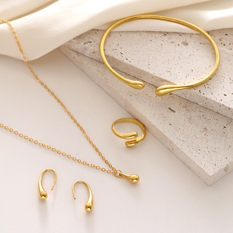 Ouro Conjunto De Joias De Lágrima Da Moda , 4 Peças , Para Mulheres , Anel Simples , Colar , Pulseira ,Brincos em Oferta na Shopee