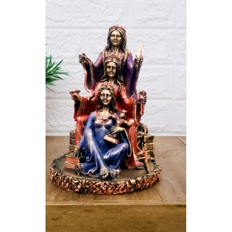 Imagem Estátua Estatueta de Deusa Hecate hekate Tríplice Sentada em resina de 22 cm, menina mulher e anciã wicca