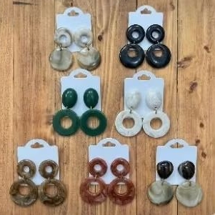 Pares de brincos redondo em resina, acessório leve, da moda, tendência em Oferta na Shopee