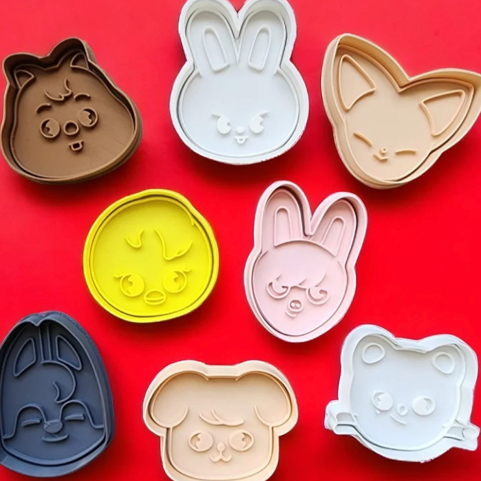 Kit de Cortadores de Biscoitos – Stray Kids (SKZ) em Oferta na Shopee