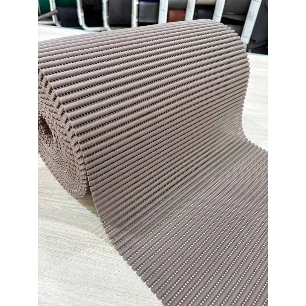 Passadeira Emborrachada Antiderrapante 45cm Largura - Toque Suave e Secagem Rápida cor Marrom em Oferta na Shopee