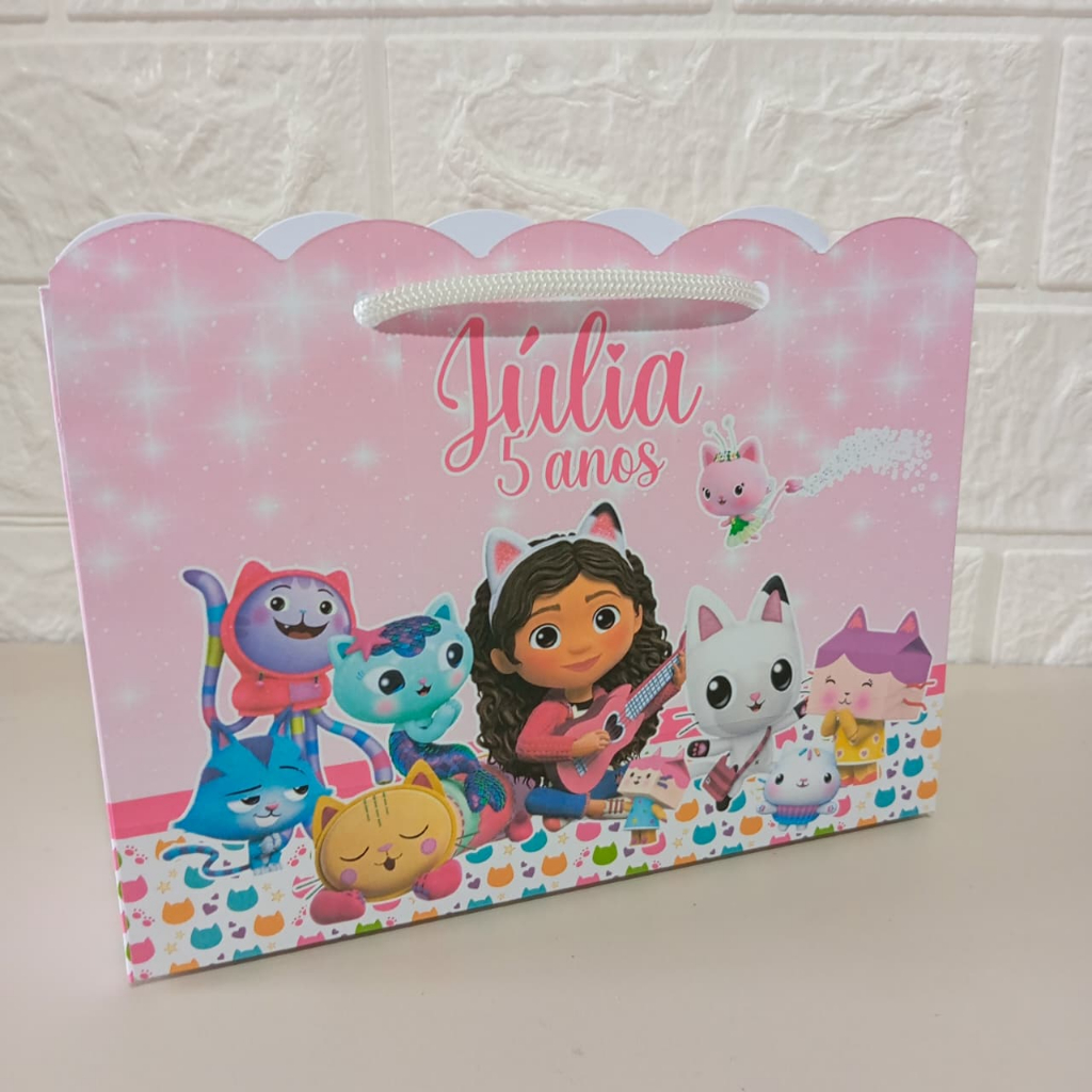 Sacolinha Personalizada A Casa Mágica da Gabby (PEGUE E MONTE) | Lembrancinhas | Festa | Aniversário