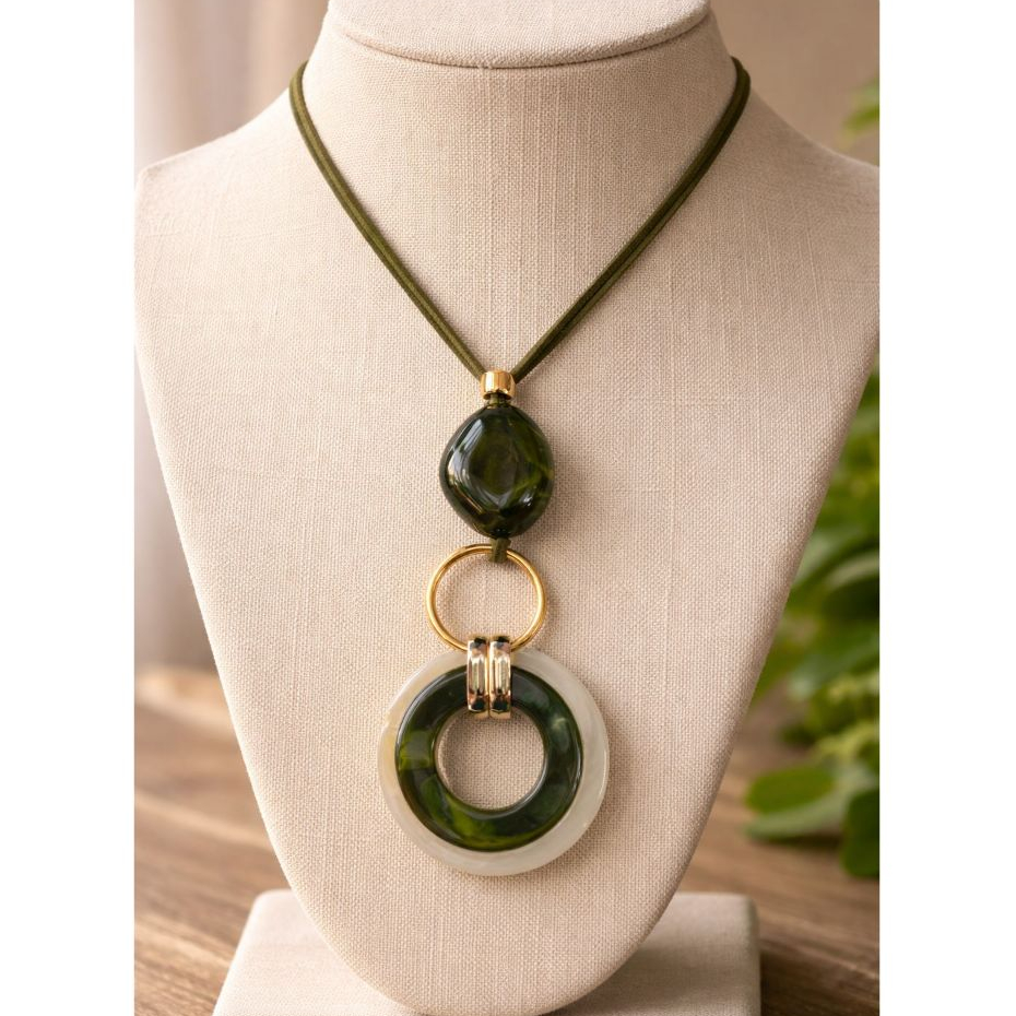 Colar Longo Feminino com Pedra Natural  Elegância e Natureza em um Acessório 004