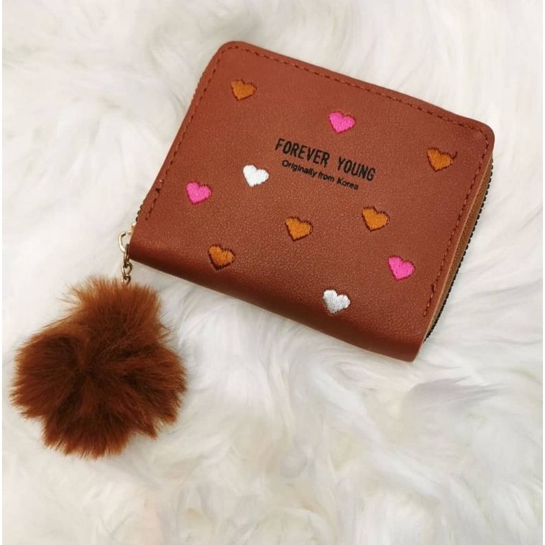 Carteira Feminina Porta moedas, Porta cartões,dinheiro, com coração lindo pequena com pompom