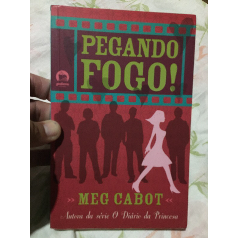 Livro pegando fogo -Meg Cabot