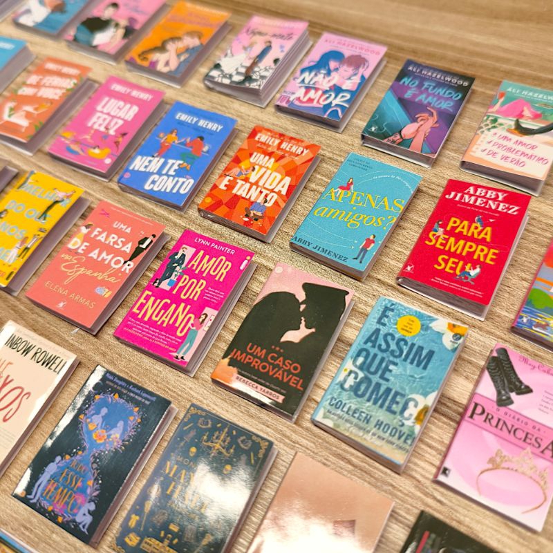 Kit de Mini Livrinhos Personalizados 2x3 cm – 10, 20 ou 30 Unidades para Decoração de Estante Literária