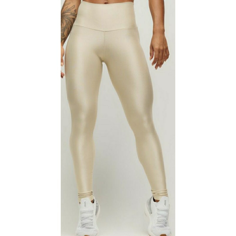 LEGGING SHINE MICROCANELADO CINTURA ALTA COM LEVE BRILHO.