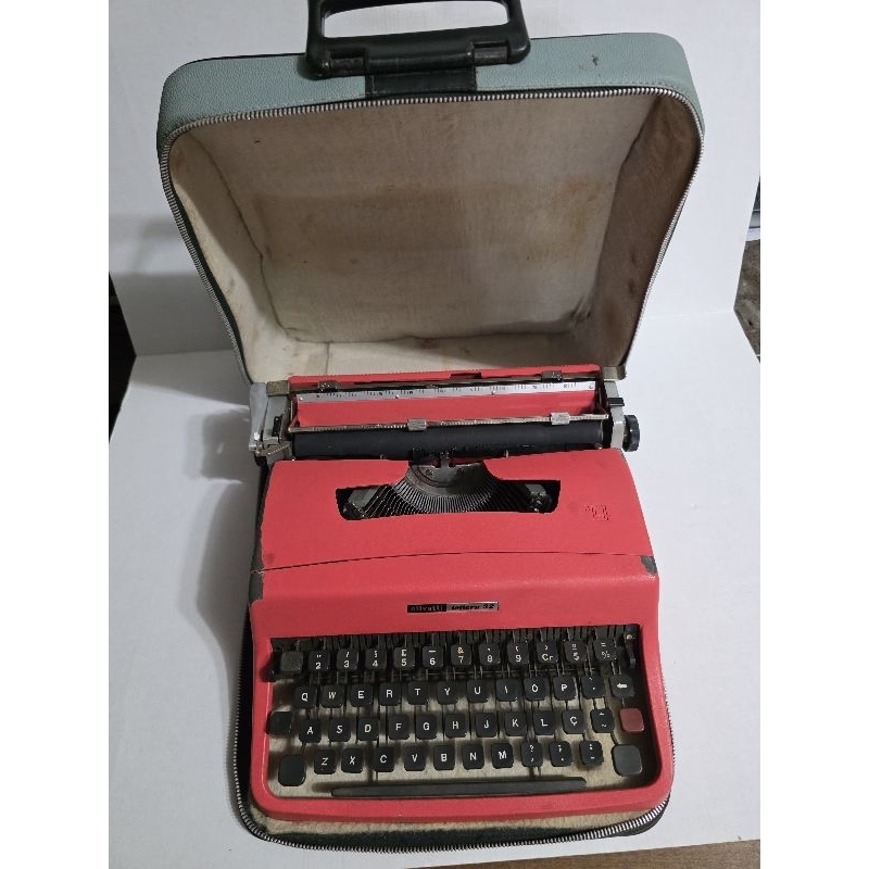 máquina de escrever olivette antiga C3620