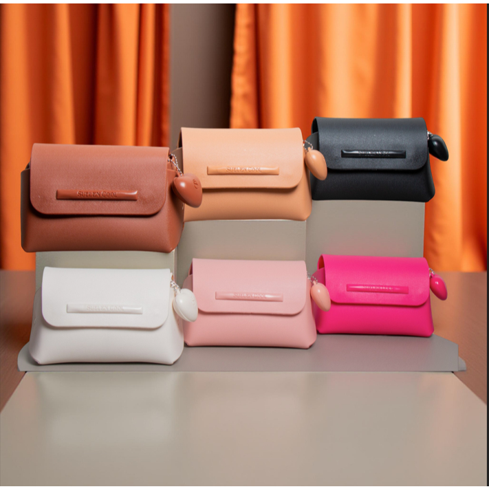 Bolsinha Suellen Feminina com Coração | Clutch, Necessaire, Porta Maquiagem Pinheiros Shopp