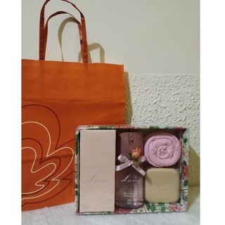 Kit Presente Luna Feminino Fragrâncias - Deo Corporal Desodorante com Toalha e Sabonete Exclusivo Natura