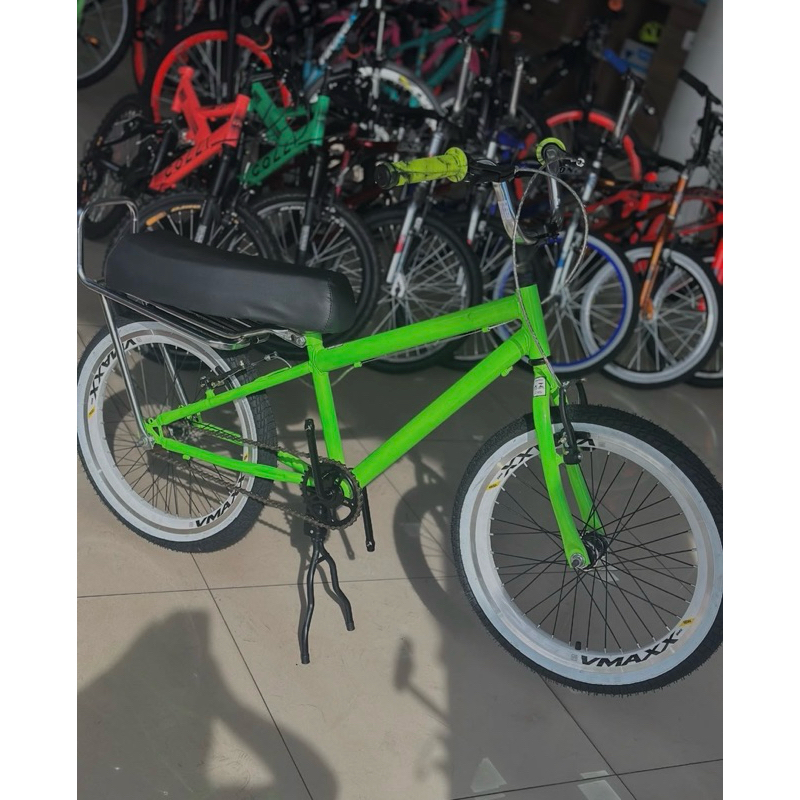 Montadinha bicicleta aro 20 infantil com aro Vmaxx e banco mobilete