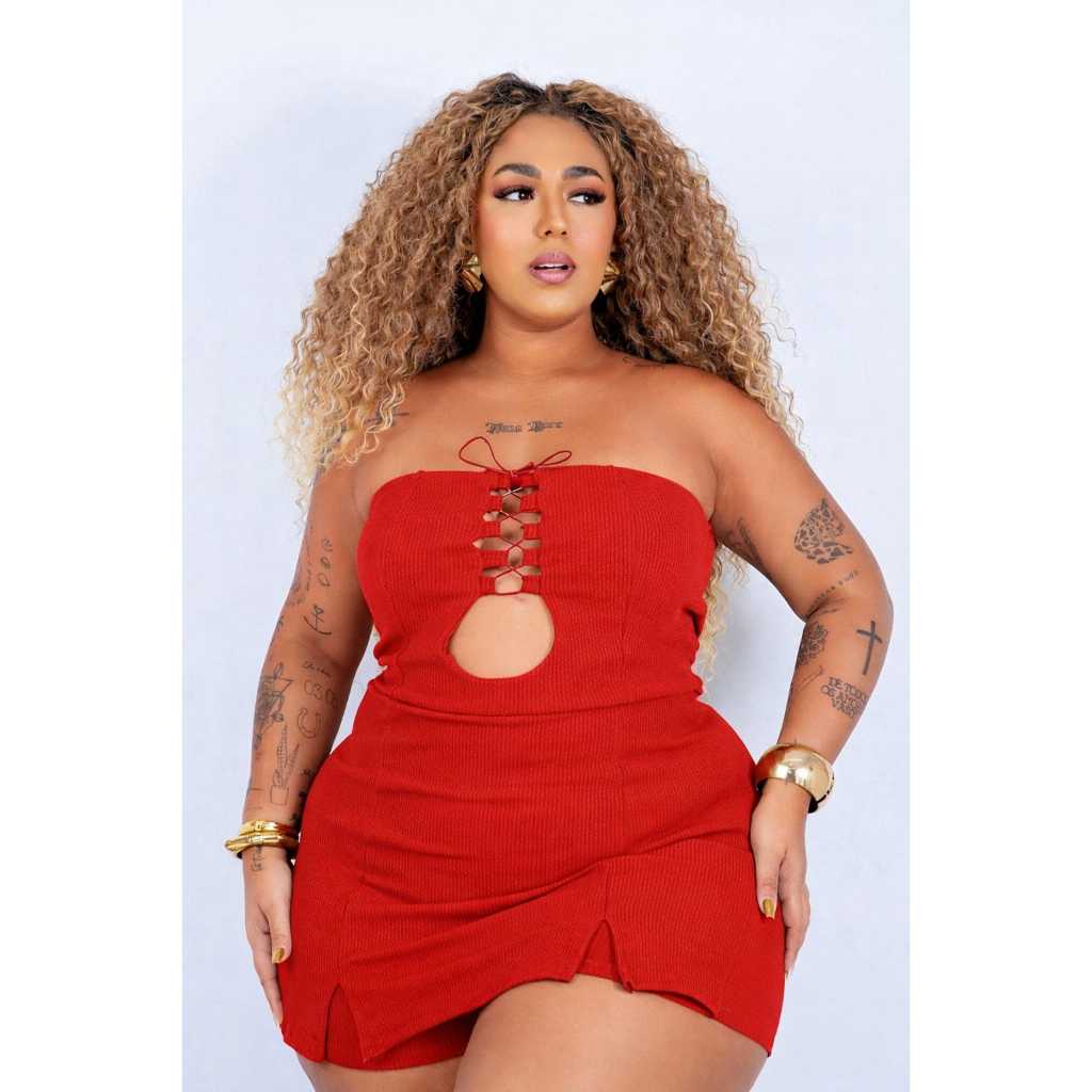 Macaquinho Plus Size Tomara que Caia com Detalhe em Tecido Ribana Vazado Balada