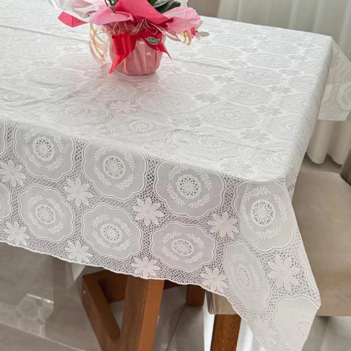 Toalha De Mesa Rendada Forrada 10 Lugares - Plástico impermeável