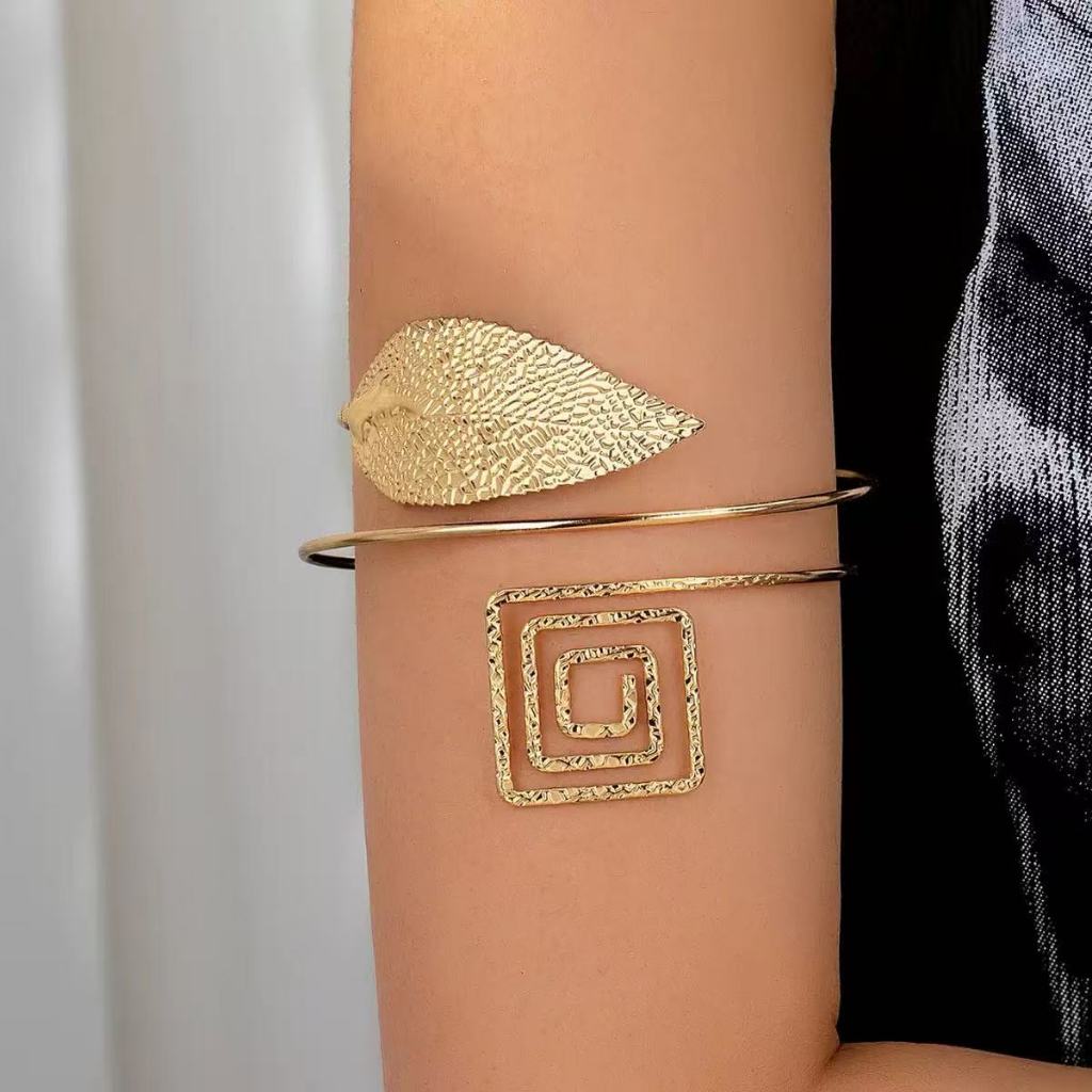 Pulseira de Braço Feminina Ajustável Geométrica com Coração, Folha e Borboleta Banhada a Ouro 18K e Prata 925 em Oferta na Shopee