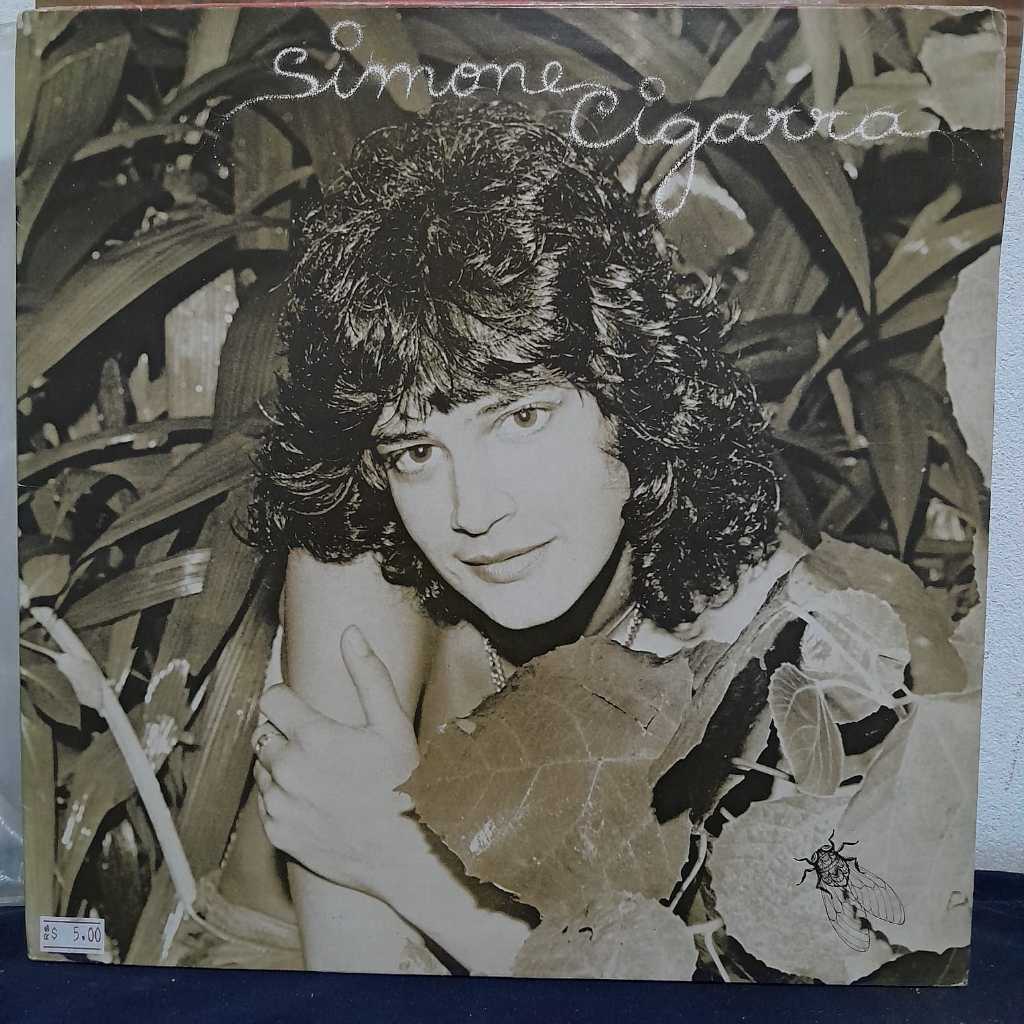 LP SIMONE CIGARRA – AUTO TITULADO (1978) CAPA DUPLA COM ILUSTRAÇÃO COLORIDA E DESENHO PARA COLORIR VINIL EM ÓTIMO ESTADO