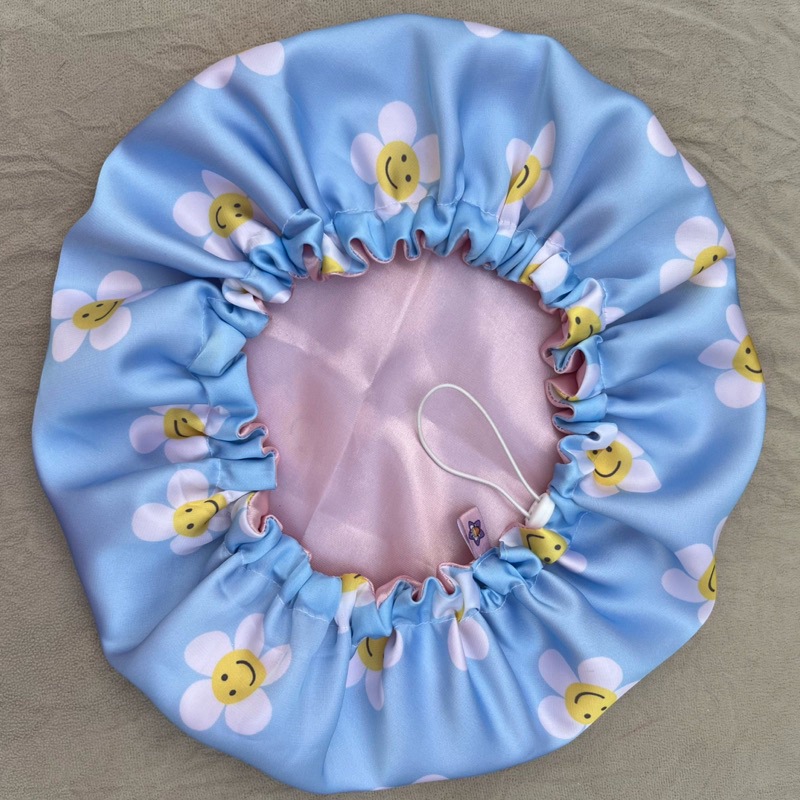 Touca de Cetim Azul Seda Gloss Estampada Com Florzinhas Brancas Ajustável Dupla Face Qualidade Premium Lançamento