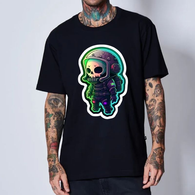 Camiseta Oversized Streetwear Estampada Unissex Skatista Caveira Astronauta