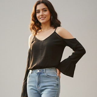 Blusa Feminina Boho / Blusa Feminina Mangas Longas Ombro Vazado / Blusa Feminina Preta