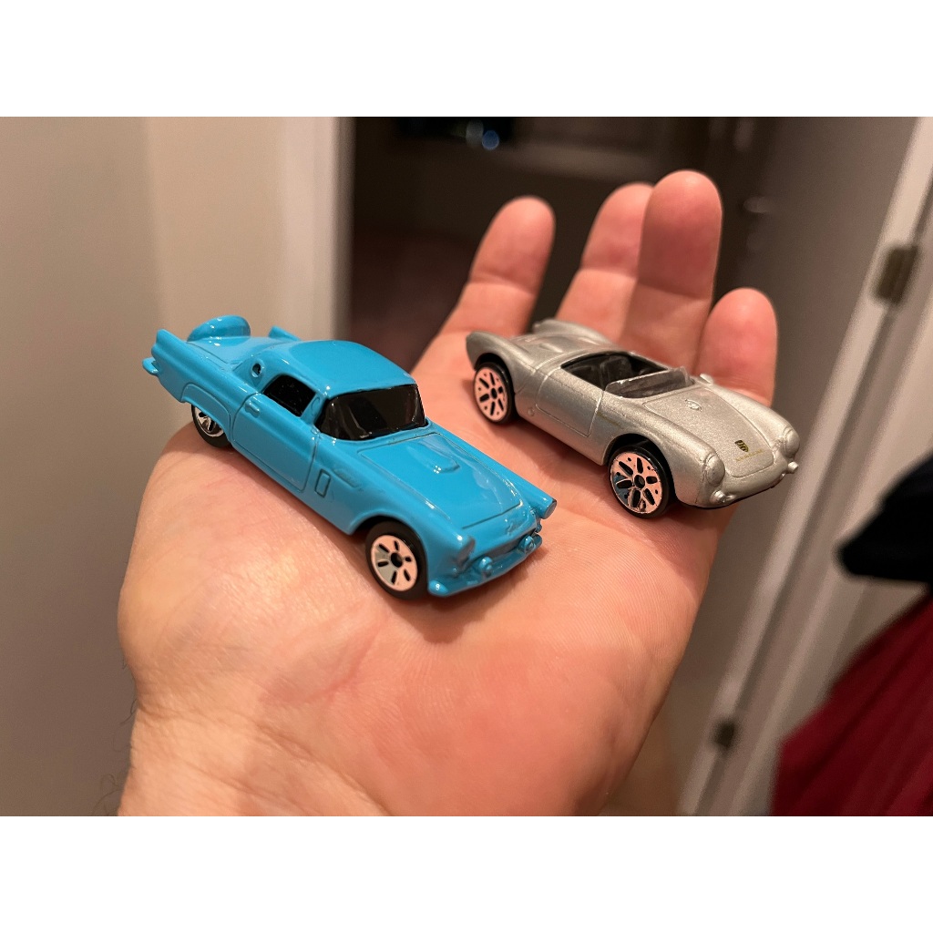 carro clássico Ford Thunderbird e Porsche anos 50 carrinhos da Maisto