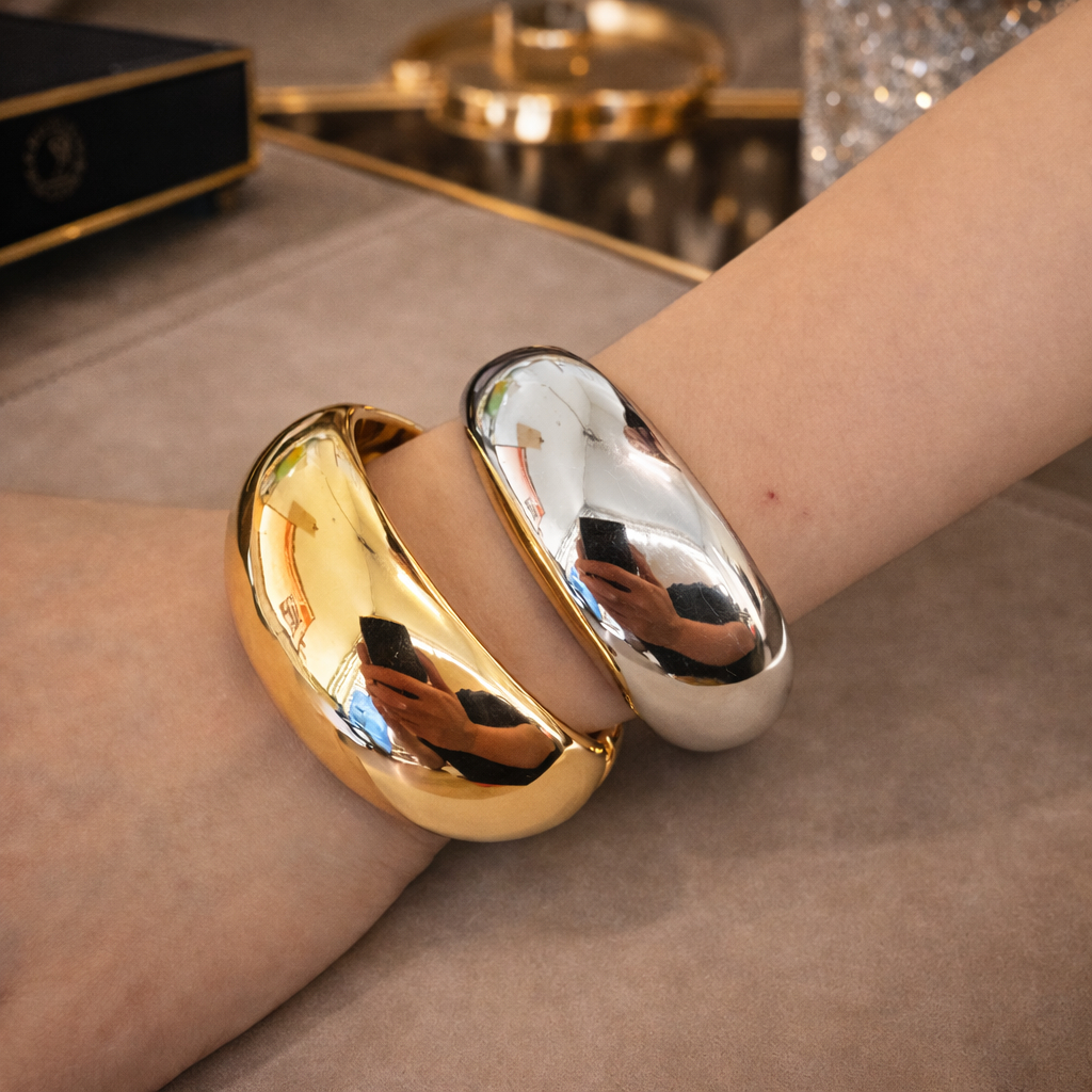 Pulseira Bracelete Dourada Larga Luxo Espelhada Minimalista Moda Feminina Ajustável Semijoia Presente