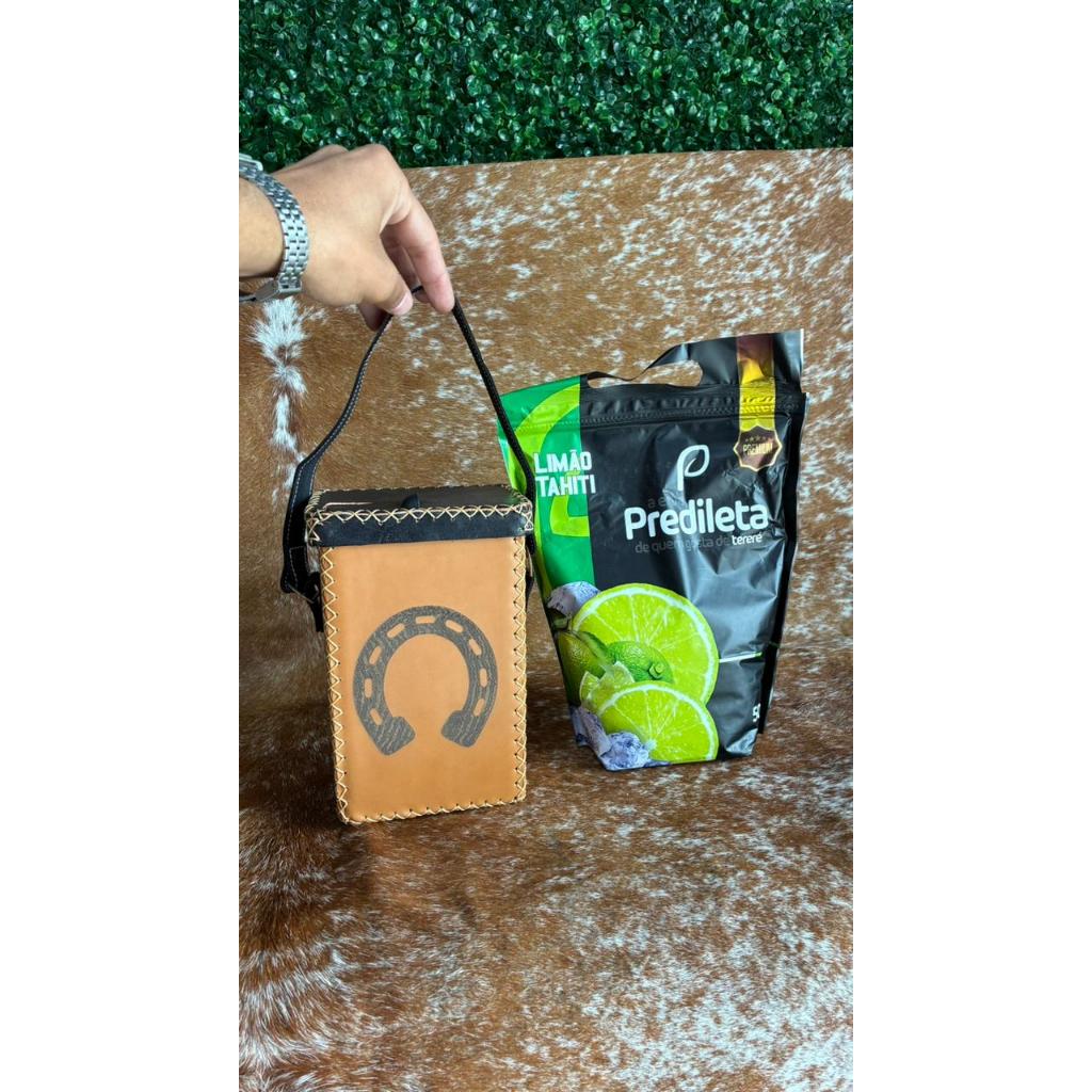 KIT PORTA ERVA - MATE TERERÉ ENCOURADO COM BICO DOSADOR REVESTIDO EM COURO + ERVA MATE TERERÉ PREDILETA 500g VÁRIOS SABO