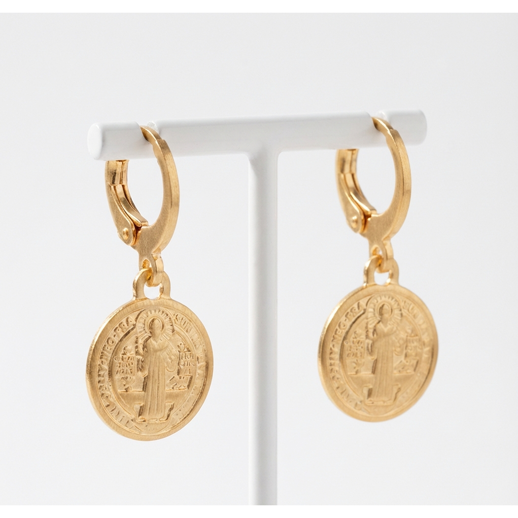 Brinco Banhado a Ouro 24K com Medalha Religiosa de São Bento 2 Anos de Garantia em Oferta na Shopee