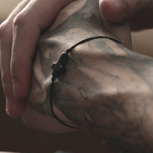 Pulseira Cruz Pedra Natural Howlita Proteção Feminina Masculina Adulto Infantil Unissex Ajustável