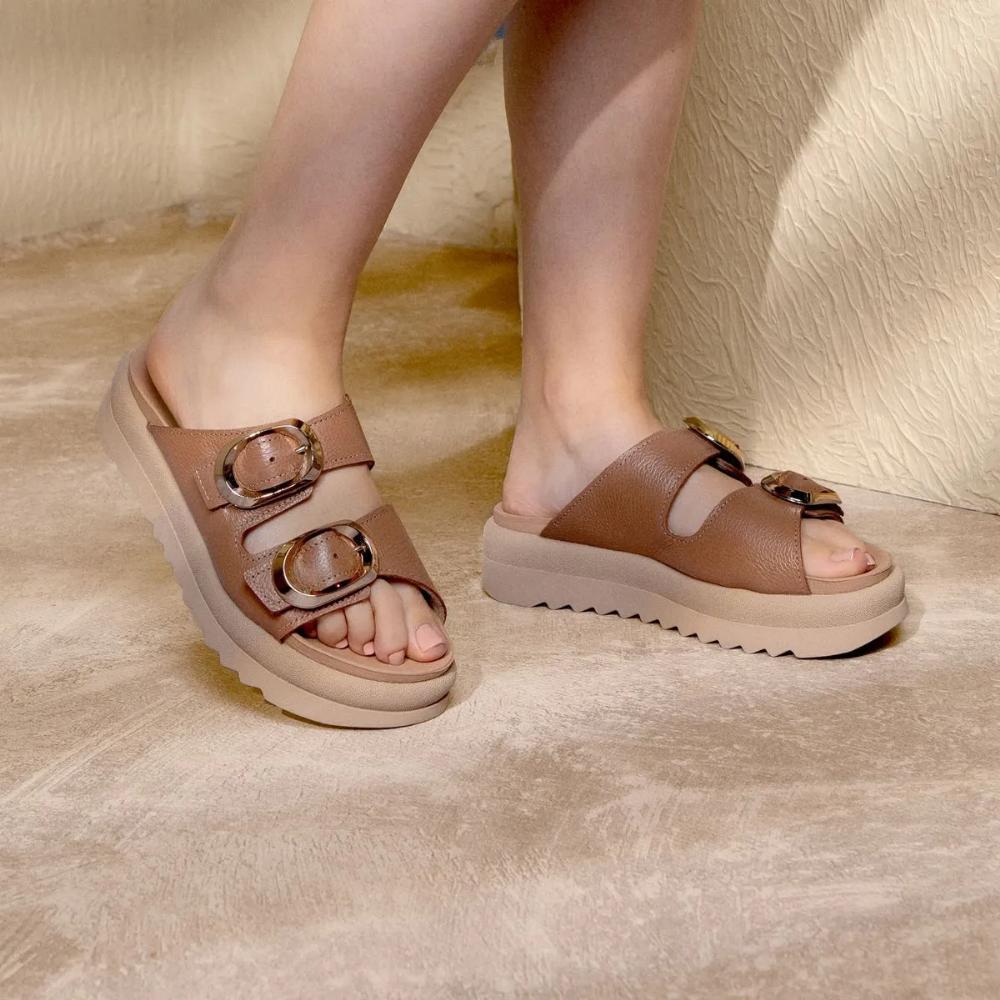 Chinelo Pegada 234405 Feminino Solado Alto Couro Fivelas