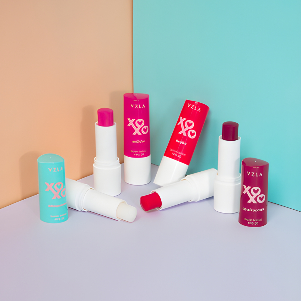 Balm Labial Xoxo Hidratante Raios Uv Fps 20 Efeito Suave Vegano Original Vizzela em Oferta na Shopee