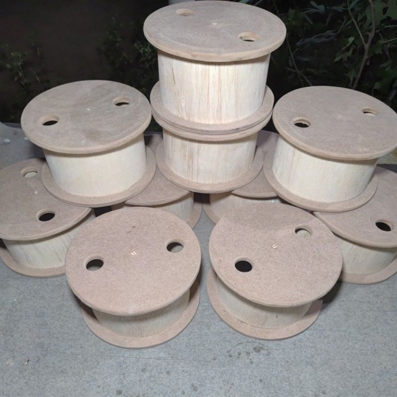 Carretilha crua   de 8 polegadas ( 21cm )   com  catraca  !!