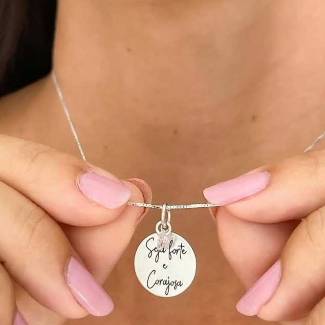 Colar Corrente Medalha Seja Forte e Corajosa Com Pingente em Oferta na Shopee