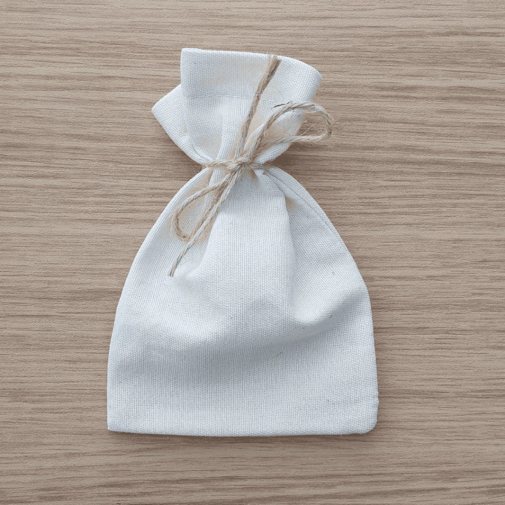20 Saquinhos 10x15 em algodão cru com cordão de juta